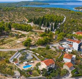 6 bedroom villa with pool in Milna, Brac Island sleeps 11